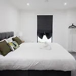 Modern 2 Bedroom Apt In Belfast