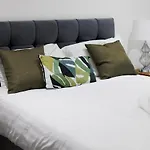 Modern 2 Bedroom Apt In Belfast
